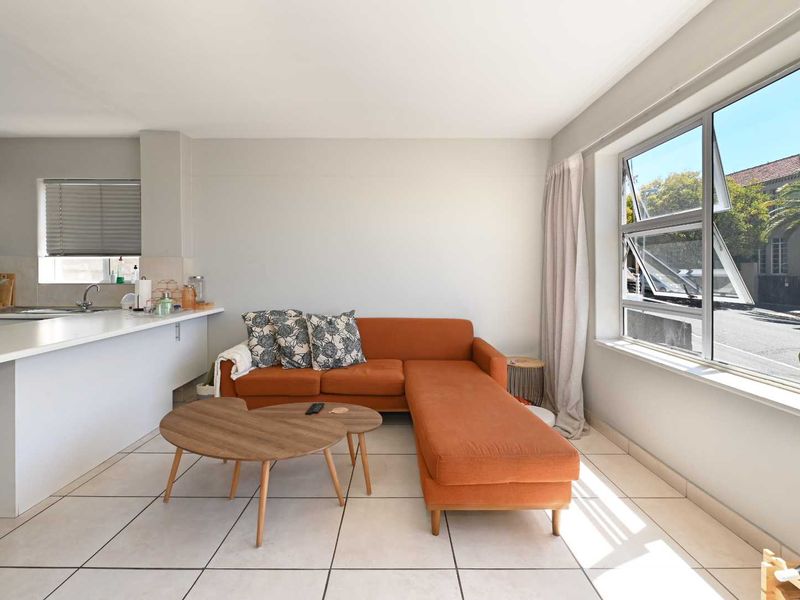 Spacious & Light-Filled 2 bedroom Apartment in the Heart of Gardens - Photo 6