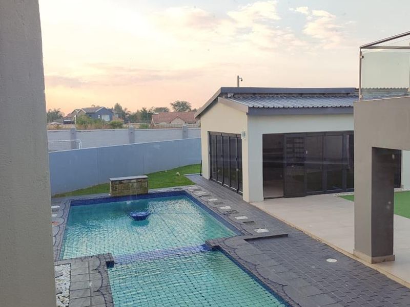 Massive Double storey house for sale in Heuwelsig Estate, Centurion - Photo 7