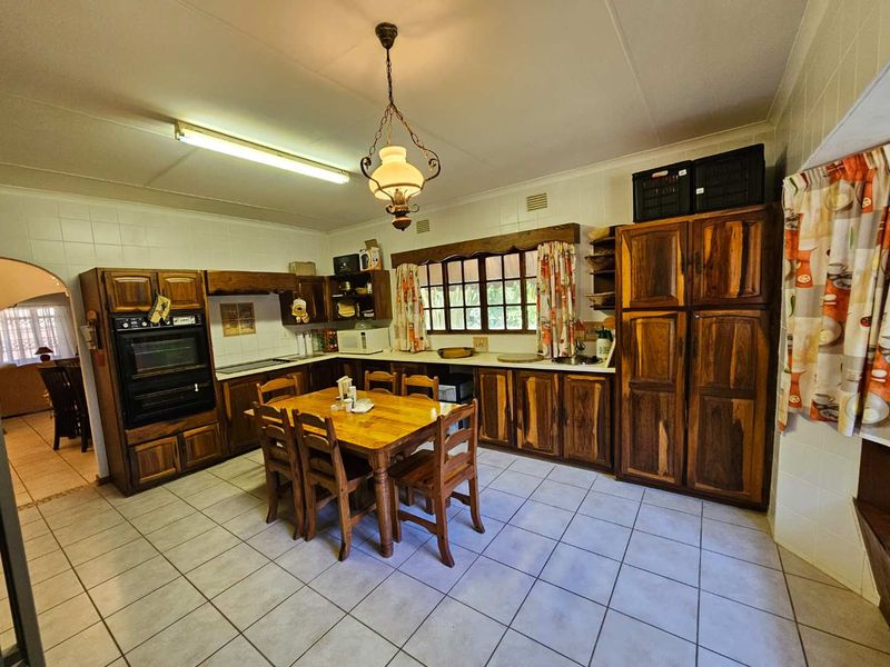 Stunning 5-Bedroom Double Story Home Bordering iSimangaliso Wetlands Park - Photo 4