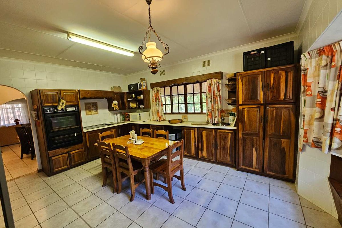 Stunning 5-Bedroom Double Story Home Bordering iSimangaliso Wetlands Park - Photo 4