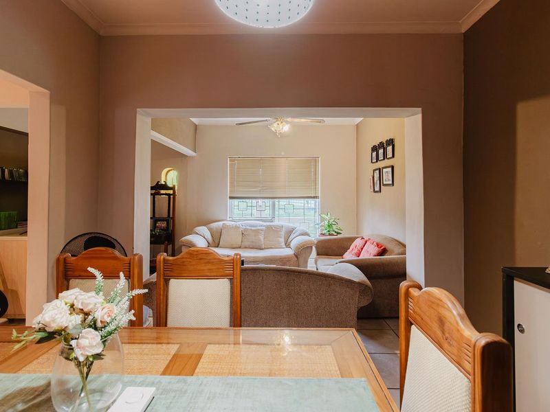 Beautiful 3-Bed Home with Potential - Photo 8