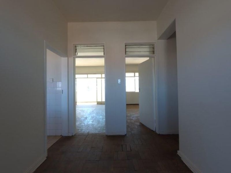 ONE AND HALF BEDROOM FLAT IN PRETORIA WEST : SIX MONTHS SPECIAL PRICE - R4020.00. - Photo 2