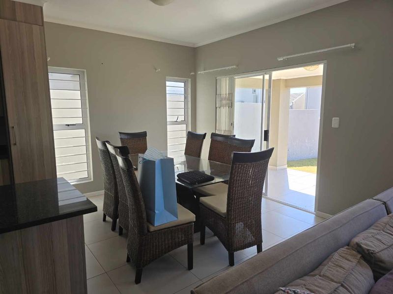 Elegant Family Living in Coral Wood Village Estate – Spacious 3-Bedroom Home with Double Garage and Private Garden in Blue Hills, Midrand - Photo 8