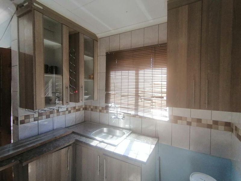 Charming 2-Bedroom Home for Sale in Sosh East - Photo 4