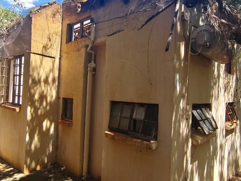 "DIY Enthusiasts: Rebuild in a Serene Greenbelt Setting!" - Photo 4