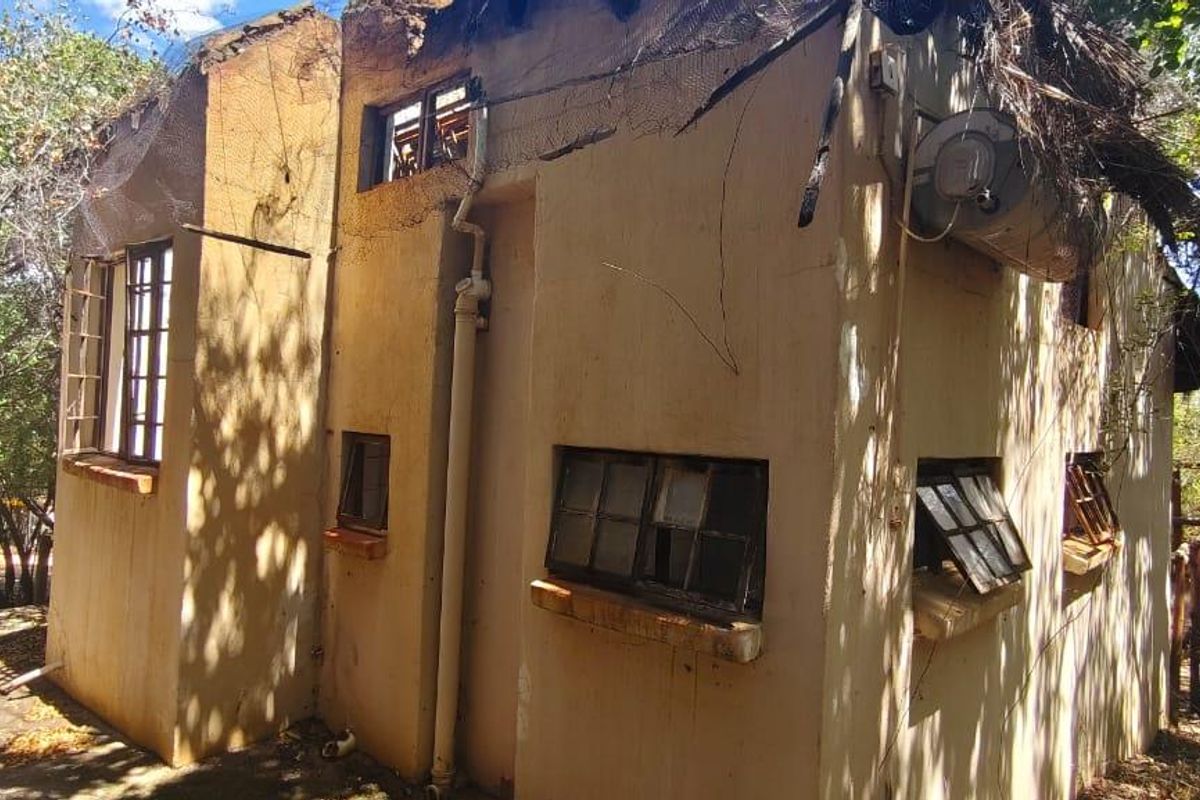 "DIY Enthusiasts: Rebuild in a Serene Greenbelt Setting!" - Photo 4