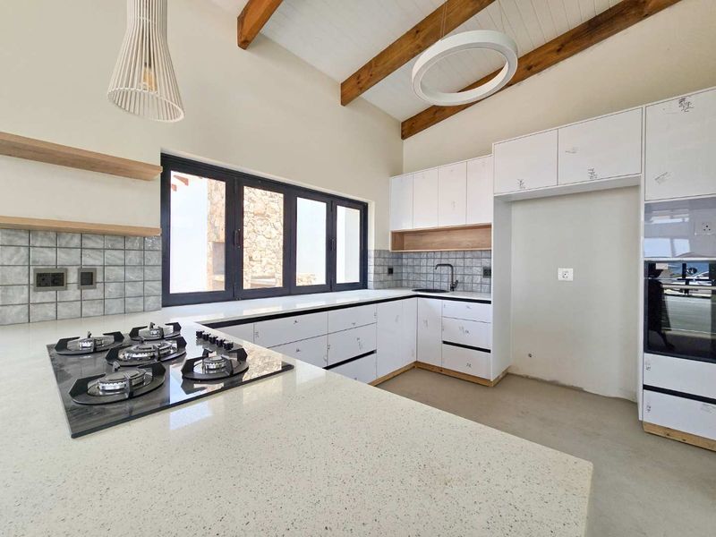 Embrace luxurious coastal living in Skulpiesbaai Estate. - Photo 8