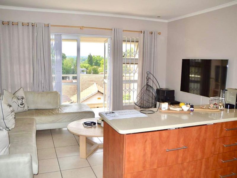 STUNNING DOUBLE VOLUME LOFT APARTMENT IN CRAIGHALL PARK - Photo 7