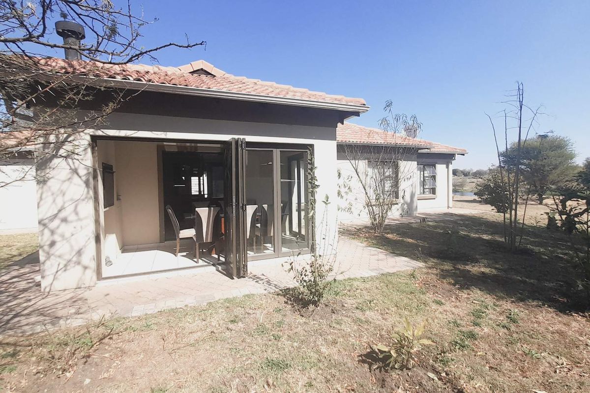 "Prime Riverfront Living: Unobstructed Views & Modern Luxury" - Photo 3