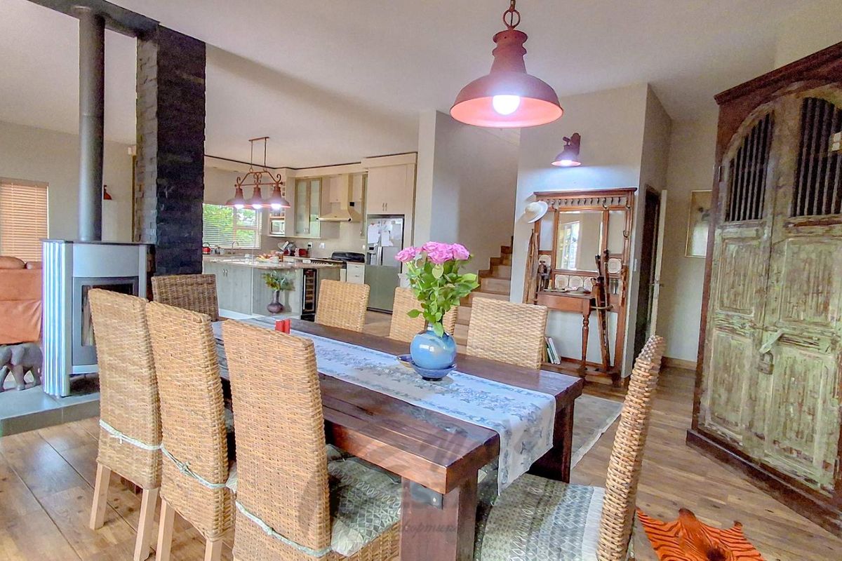 Luxurious Furnished Home For Sale in Waterfront, Swakopmund - Photo 2