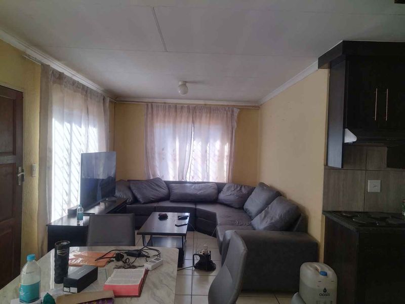 2 bedrooms house for sale in Soshanguve VV - Photo 7