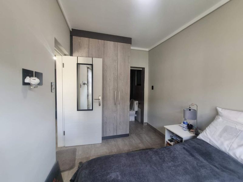 Modern 2 bed 2 Bath Apartment - Photo 8