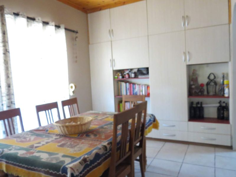 **Family Residence in Central Okahandja** - Photo 4