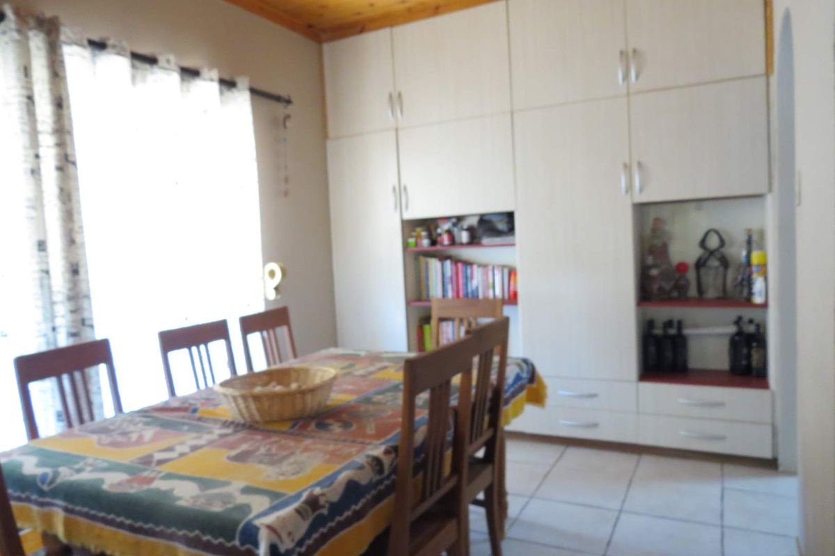 **Family Residence in Central Okahandja** - Photo 4