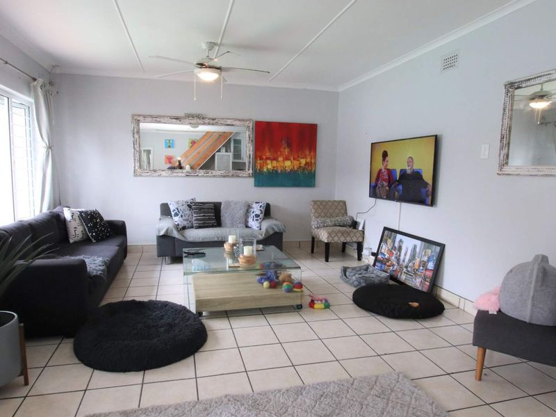 Pet friendly Garden Townhouse, with private pool within 500 meters of the Beach!! - Photo 7