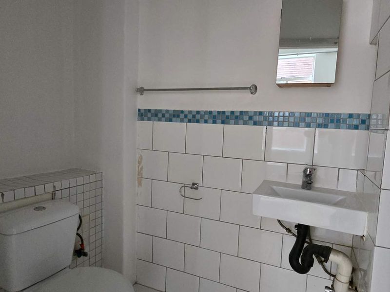 Compact and well-located unit in The Manhattan, Braamfontein - Photo 7