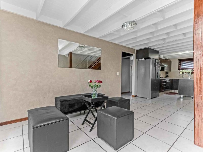 Stunning 2 Bedroom, 2 Bathroom Loft Apartment For Sale In Broadacres - Photo 4