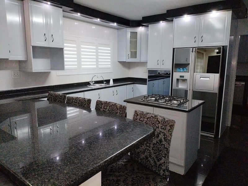 Sophisticated spacious family home for sale in Somerset Park - Photo 7