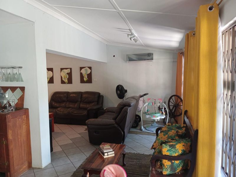 Modern 3-Bedroom Duplex in Secure Arboretum Complex - Photo 5