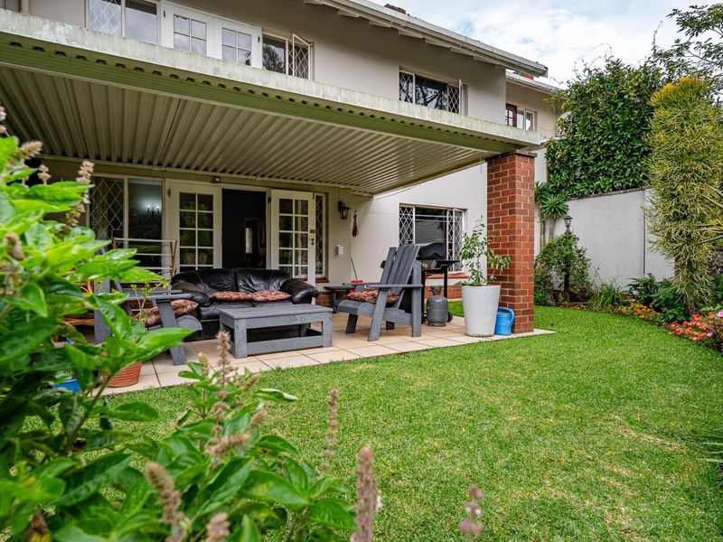 SPACIOUS DUPLEX LIVING IN SOUGHT-AFTER GILLITTS - Photo 2
