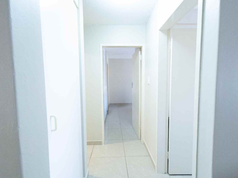 Spacious 3-Bedroom Apartment in Die Hoewes - Photo 10