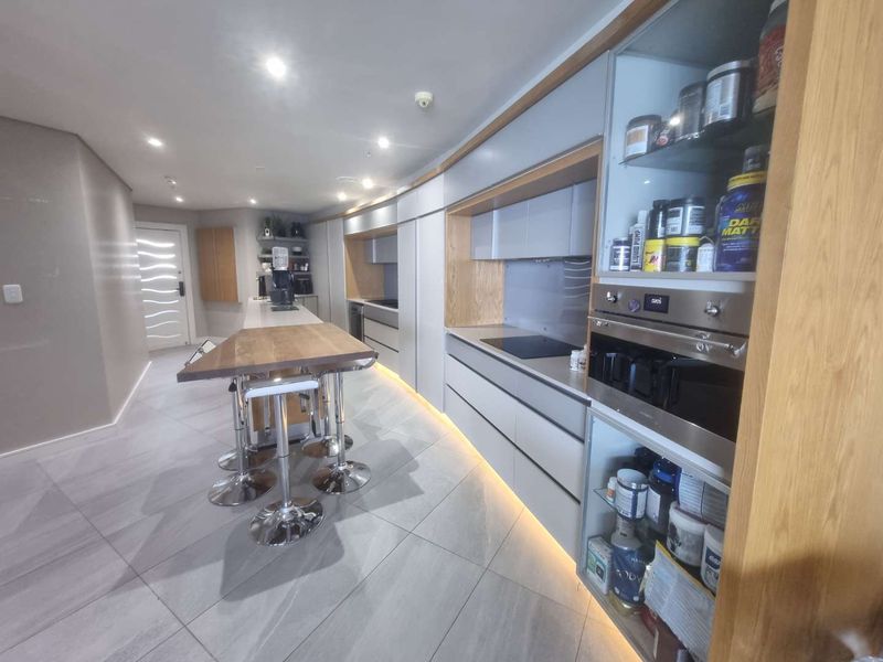 Luxury Sea View Apartment in Umhlanga – Fully Renovated Coastal Living - Photo 7