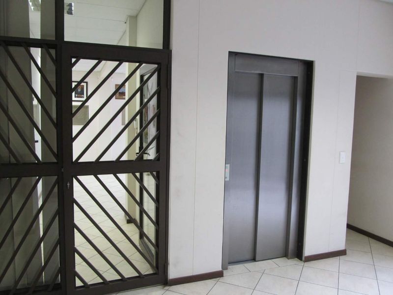 LARGE OFFICE SPACE ON TOP FLOOR OF MAKARIOS CENTRE - Photo 2