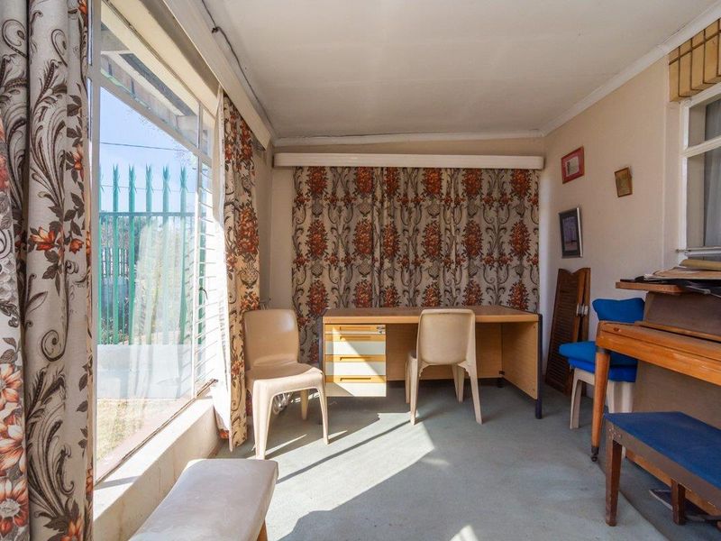 Seize the opportunity - light-filled Home with expansive backyard - Photo 9