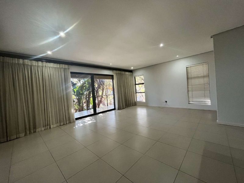 Live the exclusive lifestyle in the prestigious Zimbali Coastal Resort with this spacious 3-bedroom townhouse available for rent. - Photo 4