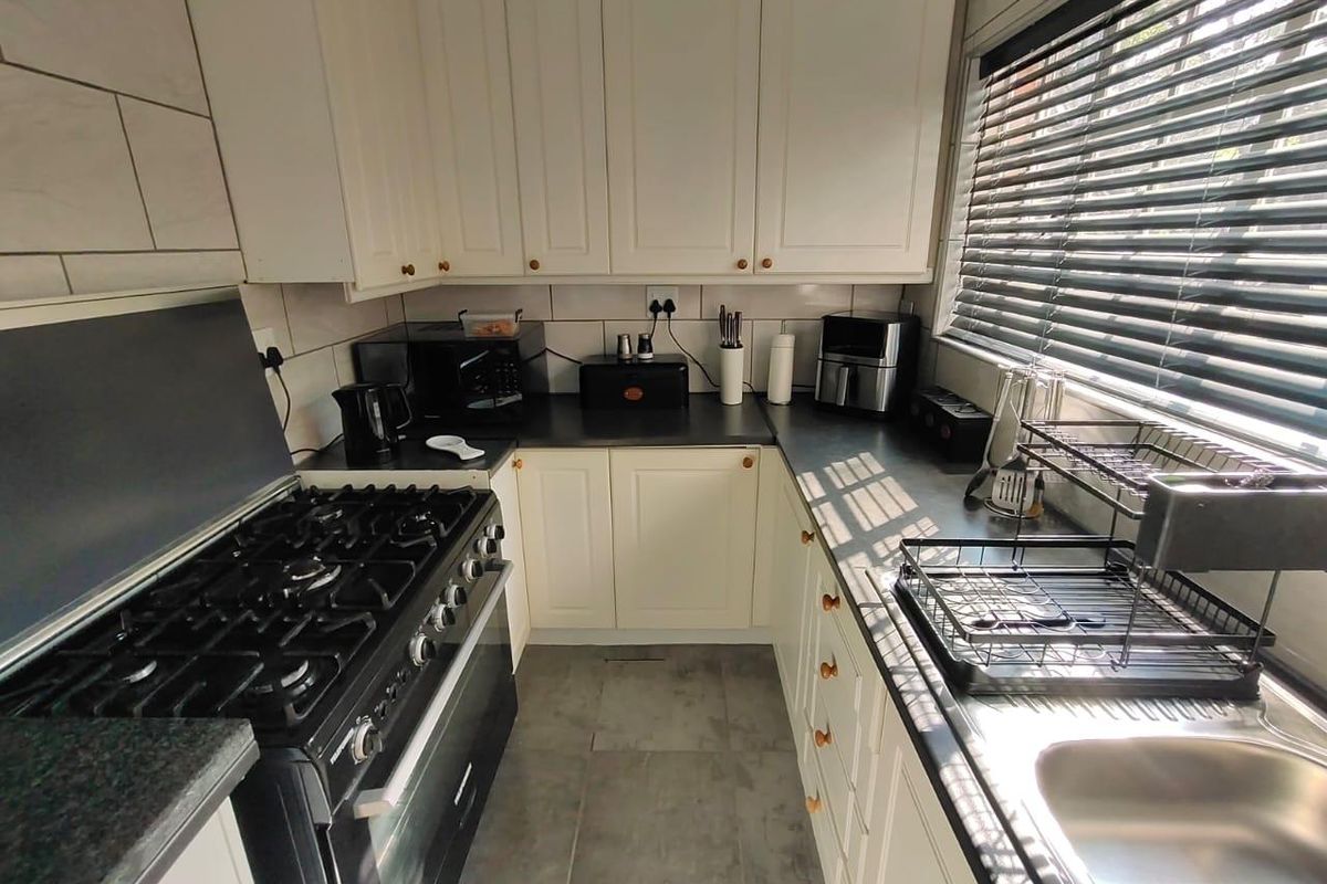 Stunning 2-Bedroom Home with Modern Upgrades - Photo 5