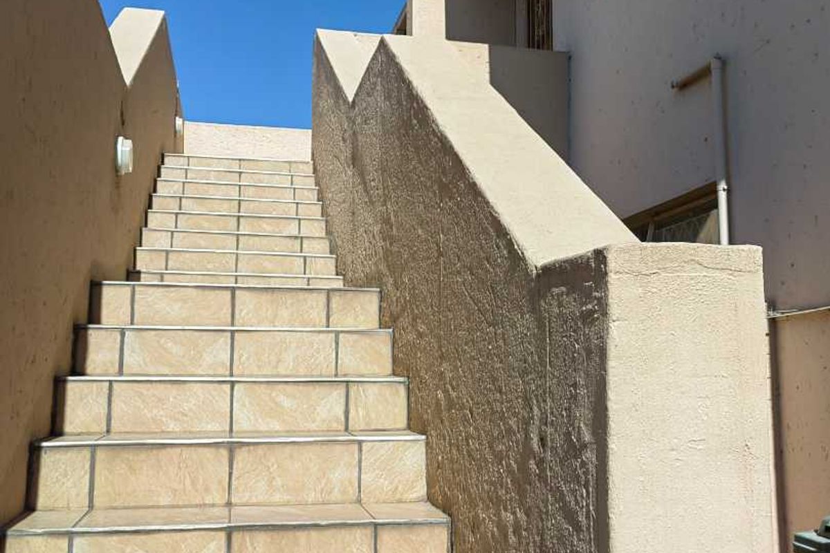 Upstairs Lock Up and Go Townhouse - Photo 4