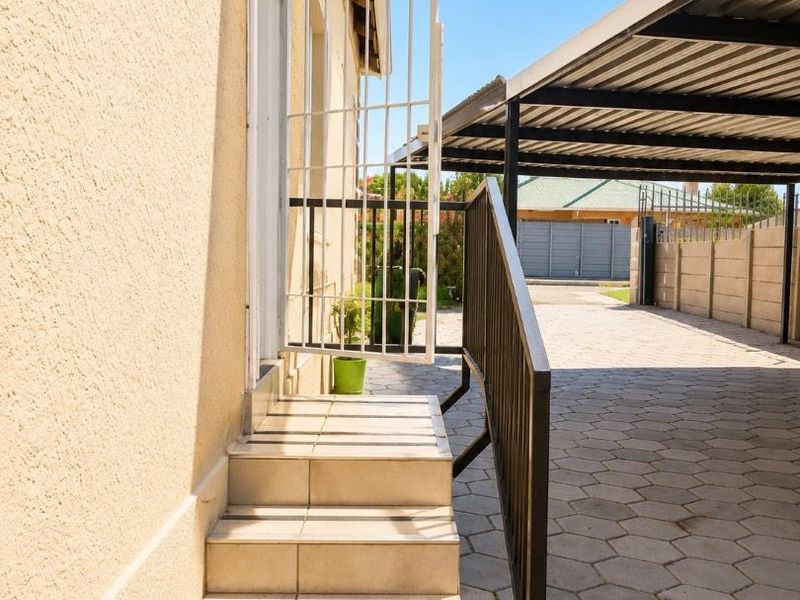 ✨ Modern Florentia Home with Business Rights – Live, Work & Thrive! ✨ - Photo 8