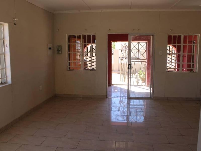 Three bedrooms house for sale in Outjo,  Selling Price N$1200000 (cost included), erf size 795 sqm - Photo 7