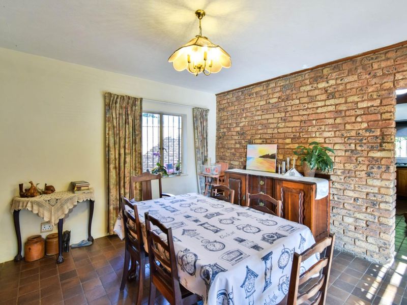 MUCH-LOVED FAMILY HOME IN OLD FAERIE GLEN - Photo 5