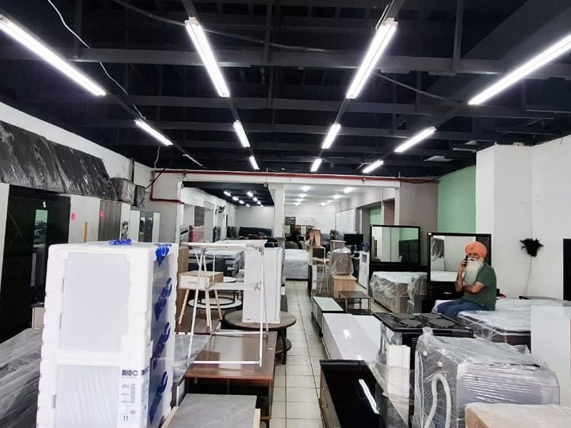 **Unlock Your Business Potential in a Prime Retail Space** - Photo 8