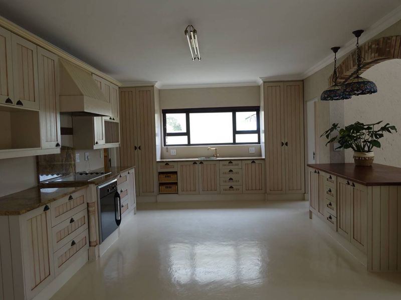 Tuscan-style Mansion in quite street - Photo 8