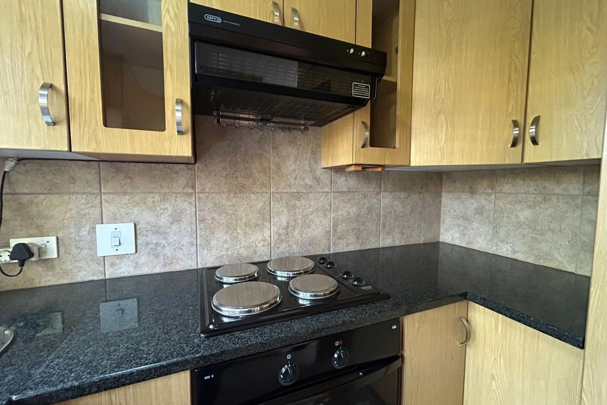 Pet Friendly Simplex For Sale In Goedeburg - Photo 5