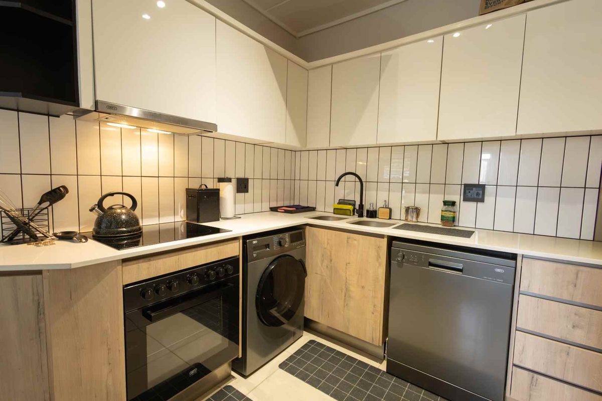 Contemporary 1-Bedroom Apartment in Secure Mooikloof Estate - Photo 3