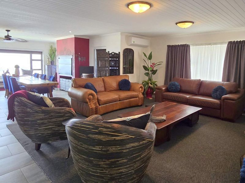 EXCLUSIVE COASTAL LIVING | PANORAMIC BAY VIEWS | 4 BEDROOM | DUAL LIVING POTENTIAL - Photo 5