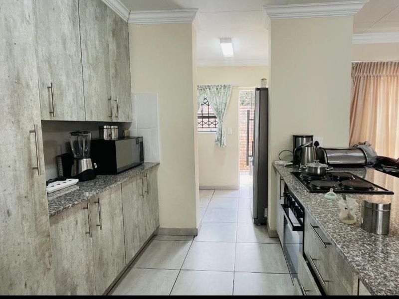 Luxury Living - Photo 5