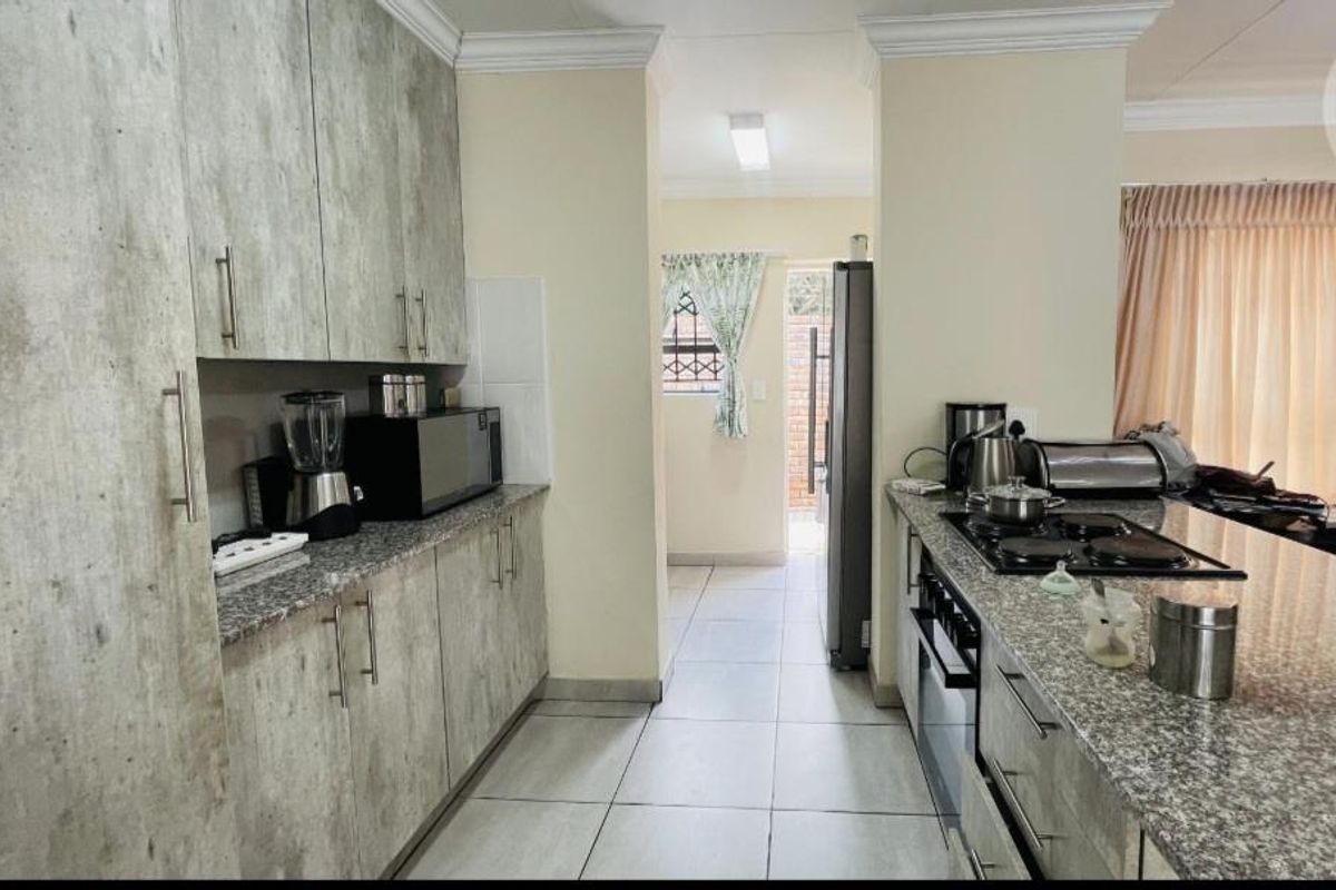 Luxury Living - Photo 5