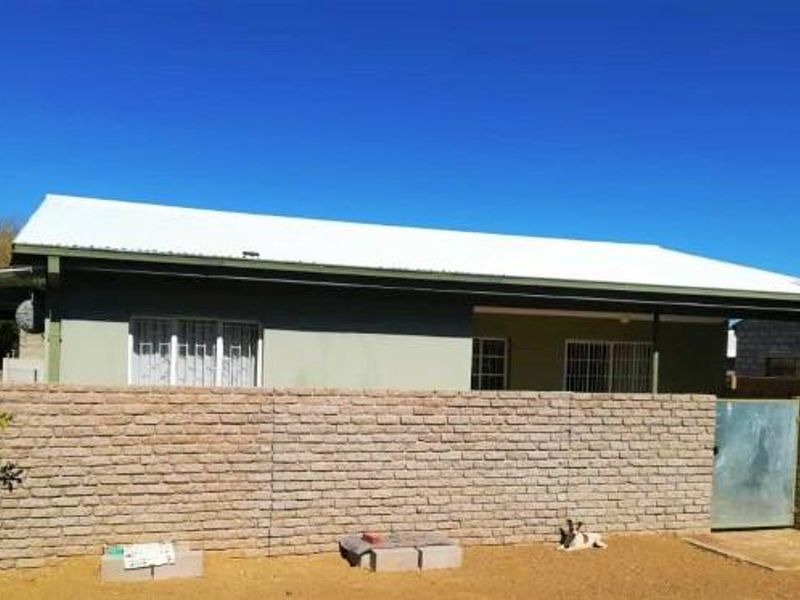 House with Flat for Sale in Westdene, Keetmanshoop - Photo 2