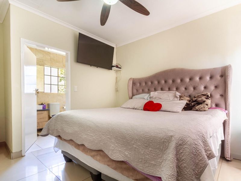 TOTALLY RENOVATED DUPLEX IN THE HEART OF EQUESTRIA - Photo 5