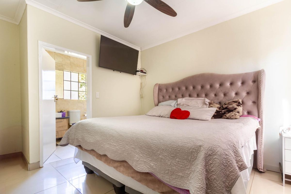 TOTALLY RENOVATED DUPLEX IN THE HEART OF EQUESTRIA - Photo 5