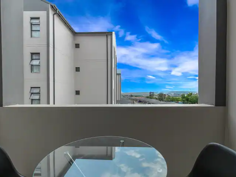 Spacious 2-Bedroom Apartment with Modern Amenities - Photo 10