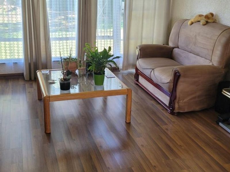 Brackendowns Elegant Family Home - Photo 4