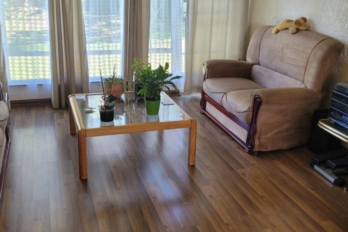 Brackendowns Elegant Family Home - Photo 4