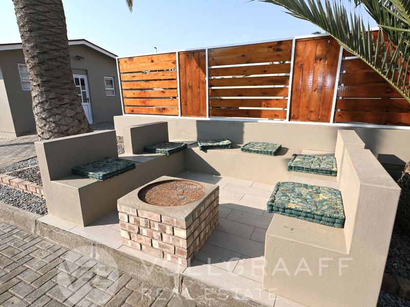 Impeccable Corner Property with Flatlet. - Photo 3