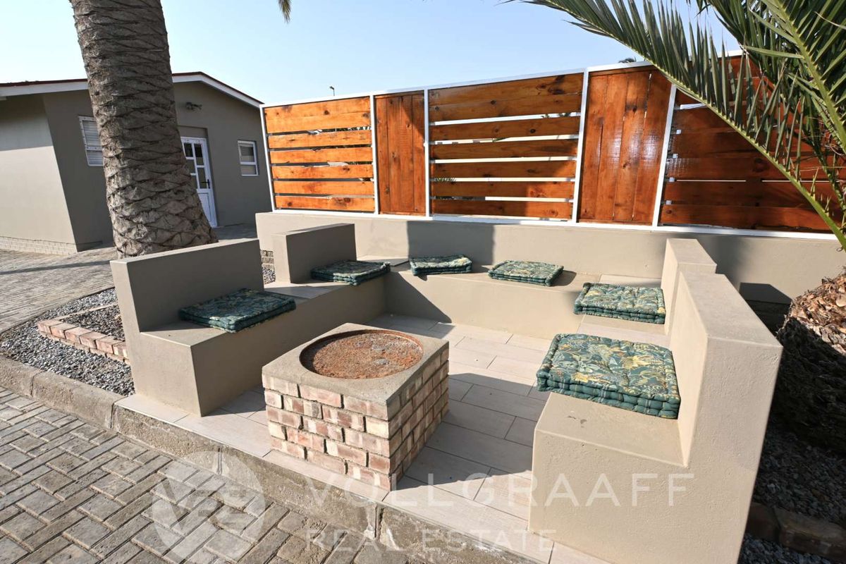 Impeccable Corner Property with Flatlet. - Photo 3