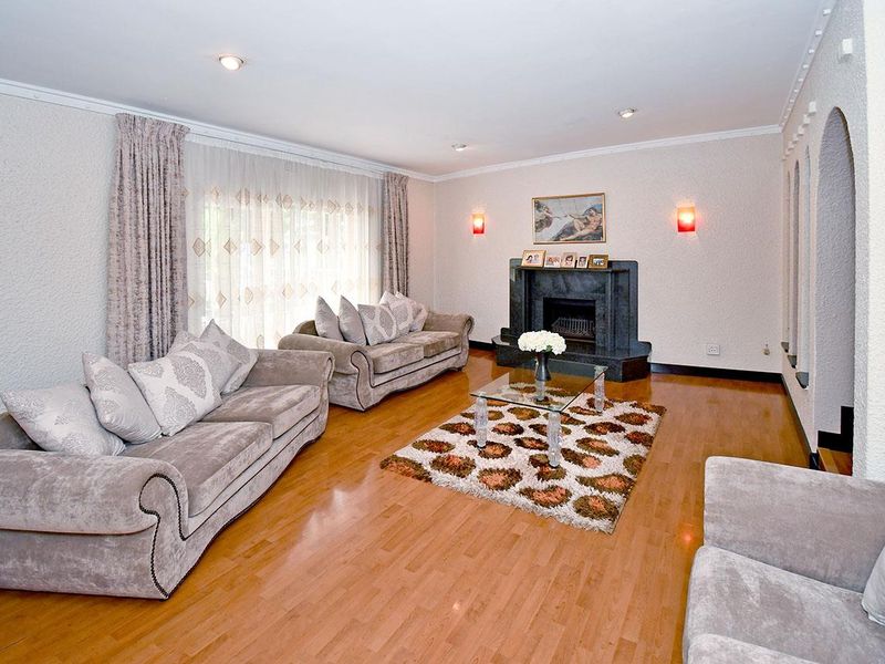 5 BED FAMILY HOME IN BRAMLEY PARK FOR SALE - Photo 7